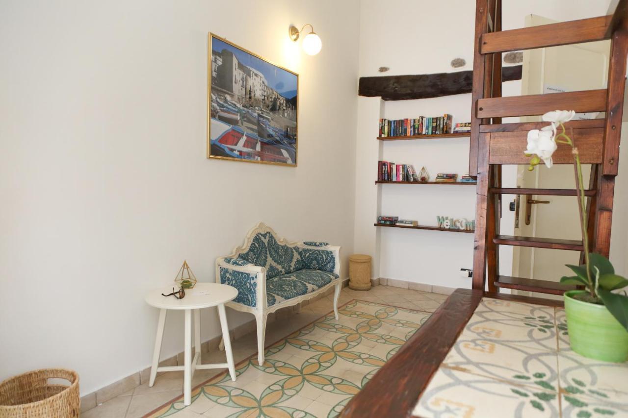 צ'פאלו Coastal Seaview Suite & Central Balcony Street View Studio מראה חיצוני תמונה